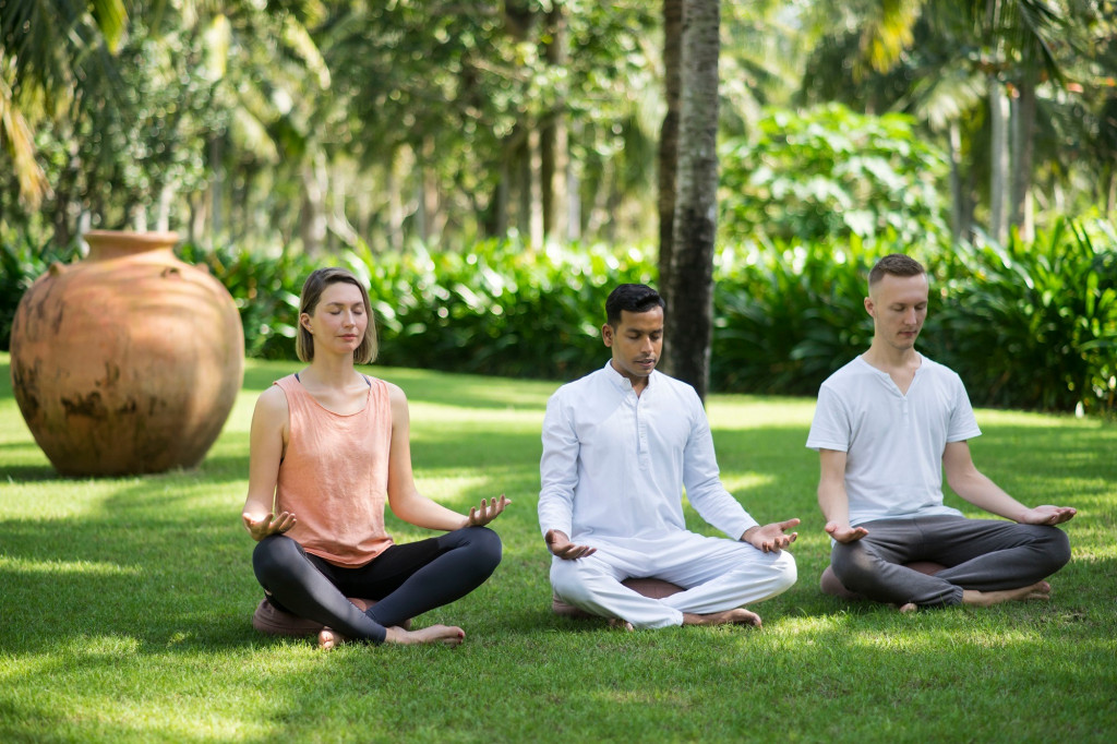Thiền dưới bóng mát của dừa tại Four Seasons The Nam Hải