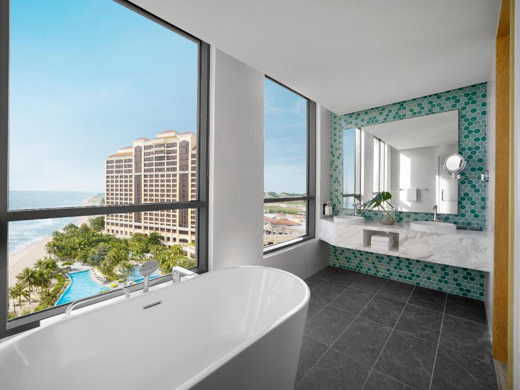 Phòng tắm riêng tại Holiday Inn Hồ Tràm