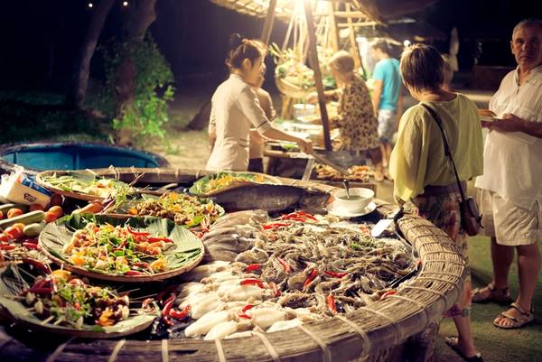 Để phục vụ thực khách vào ban đêm
