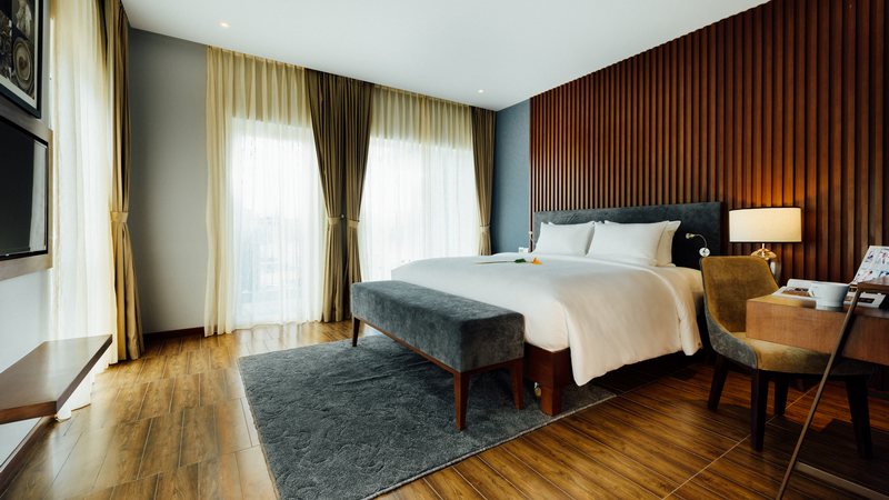 Khuôn viên xanh mát uốn lượn tại Novotel Khuôn viên xanh mát uốn lượn tại Novotel