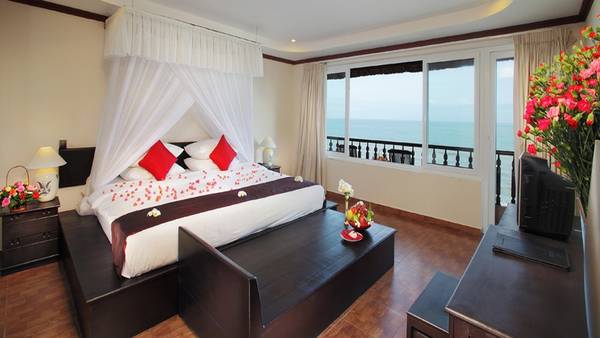 Phòng nghỉ với tầm nhìn đẹp về phía biển.