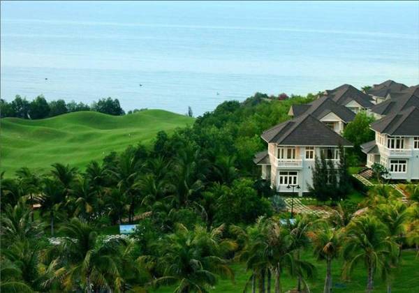 Khu nghỉ dưỡng sở hữu Sân Golf 18 lỗ liền biển duy nhất tại Việt Nam.