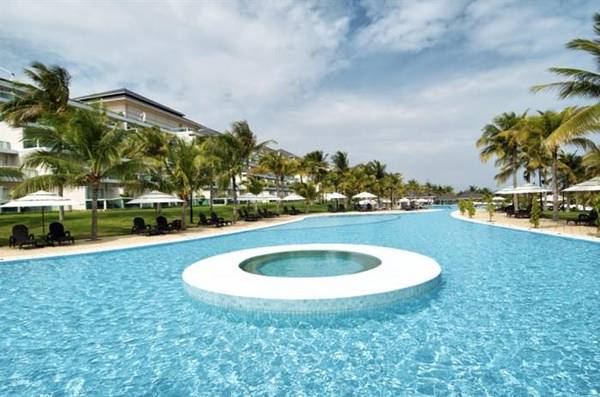 Du lịch Phan Thiết - Khu vực hồ bơi của khu nghỉ dưỡng.