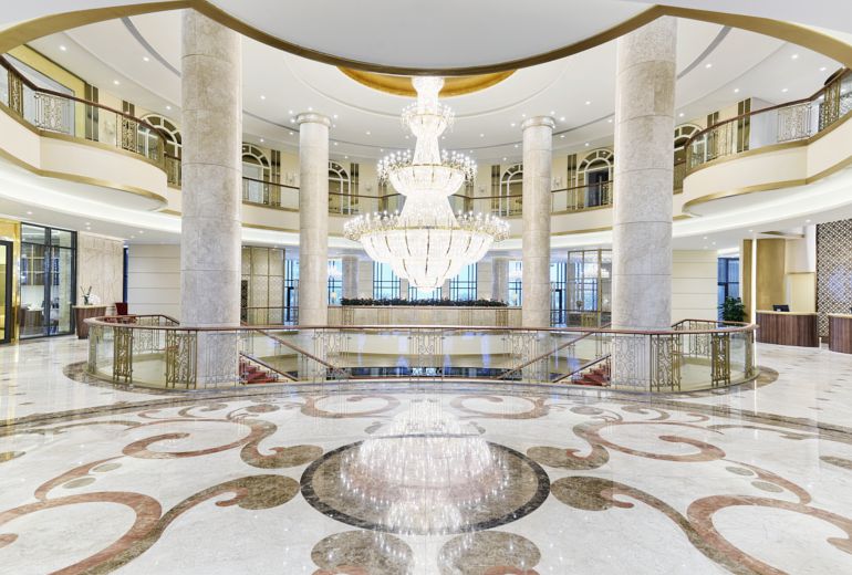 Toàn cảnh Sheraton Grand Đà Nẵng bên bờ biển