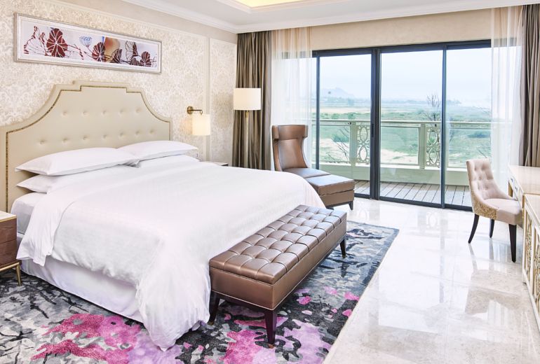 Phòng nghỉ Sheraton Grand Đà Nẵng nhìn ra biển