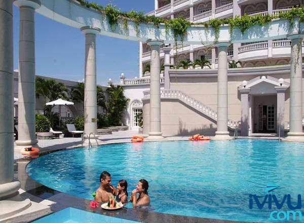 Cảnh quan xanh mát bao quanh Sunrise Beach Resort Nha Trang