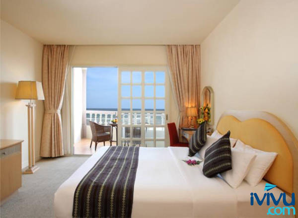 Nội thất tinh tế ấm cúng bên trong phòng nghỉ Sunrise Beach Resort Nha Trang