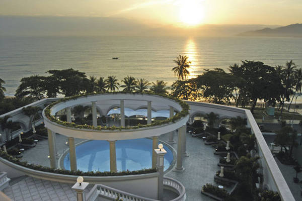 Ngắm hoàng hôn tuyệt đẹp từ ban công Sunrise Beach Resort Nha Trang