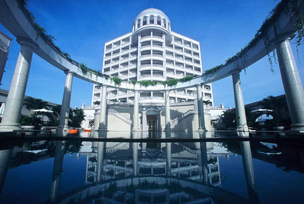 Khu nghỉ dưỡng Sunrise Beach Resort Nha Trang sở hữu tầm nhìn trực diện ra đại dương xanh mát