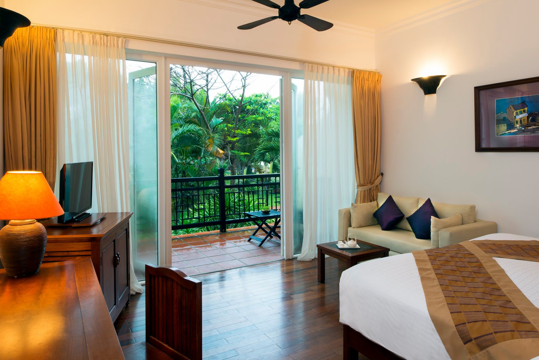 Ban công view sông tại Victoria Hội An Beach Resort