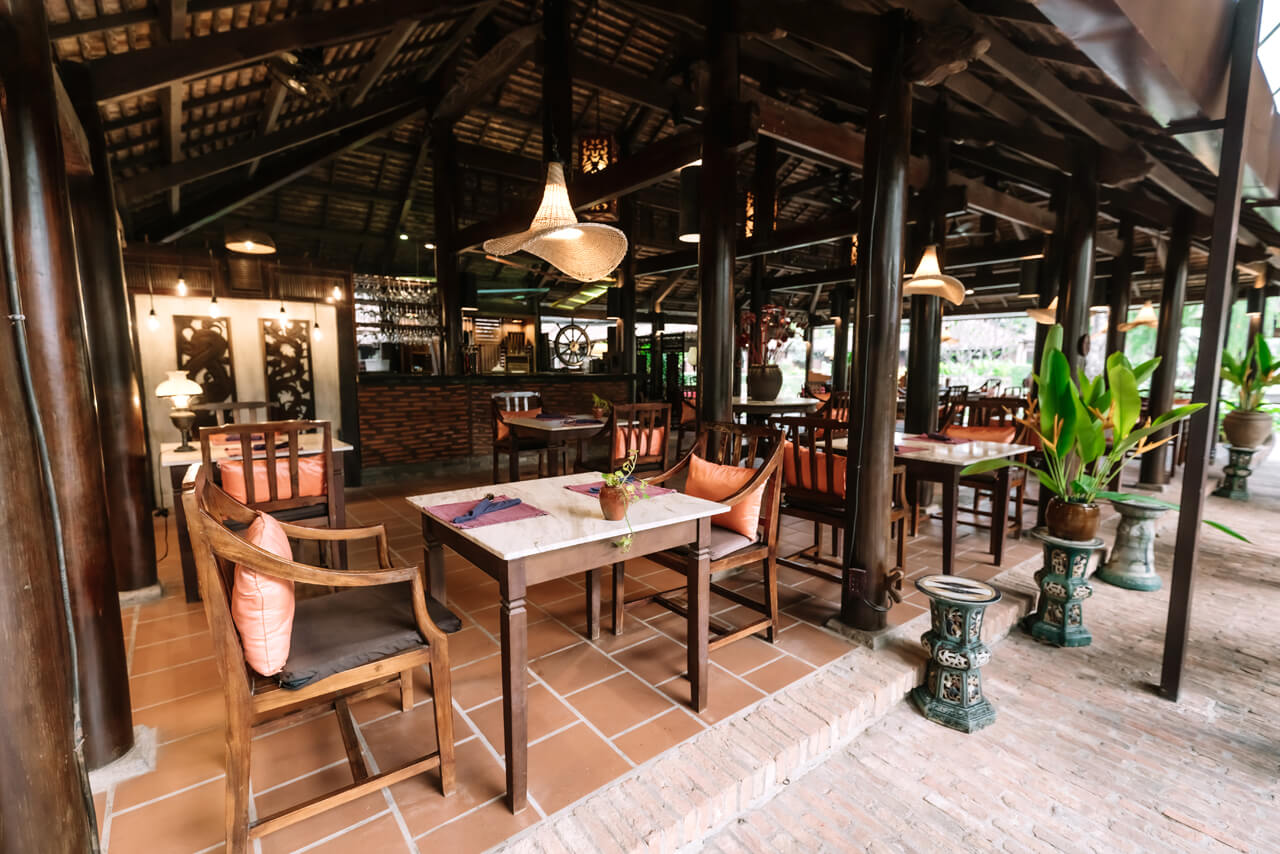 Không gian nhà hàng tại Hồ Tràm Beach Boutique Resort