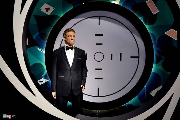 Nam diễn viên quen thuộc đóng vai James Bond trong serie phim Điệp viên 007, Daniel Craig.