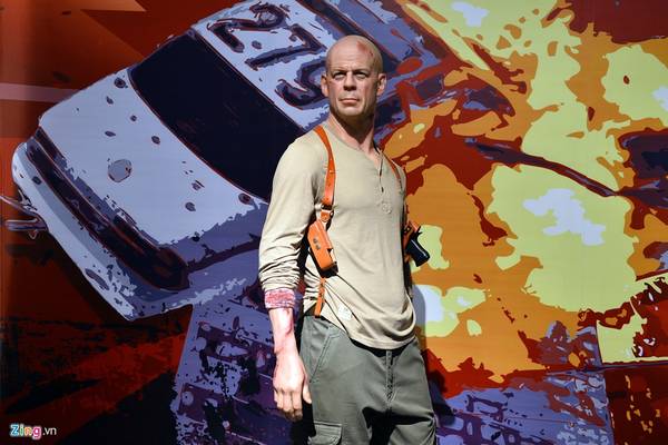 Nam diễn viên người Mỹ Bruce Willis nổi tiếng với nhiều vai trong phim hành động của Hollywood như Die hard, Last man standing...