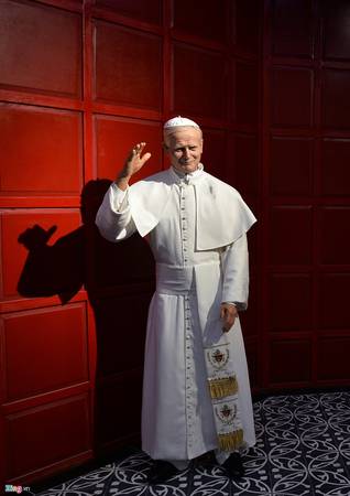 Trong ảnh là tượng Giáo hoàng Jean Paul II, người đứng đầu tòa thánh Vatican trong suốt 26 năm, kể từ năm 1978