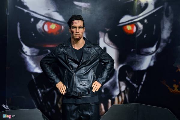 Diễn viên phim hành động người Mỹ, Arnold Schwarzenegger. Ngôi sao điện ảnh gốc Áo từng làm Thống đốc bang California (Mỹ), và giữ chức này trong hai nhiệm kỳ liên tiếp đến năm 2011.