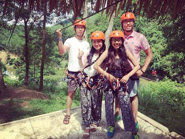 Chuẩn bị trượt Zipline tại khu trượt thác Hòa Phú Thành
