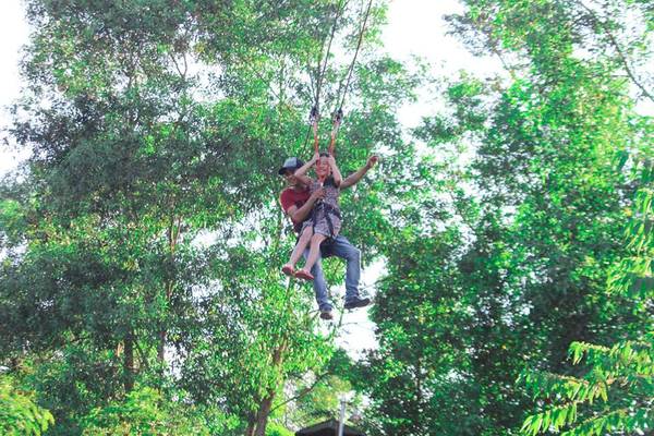 Bắt đầu Zipline tại khu trượt thác Hòa Phú Thành