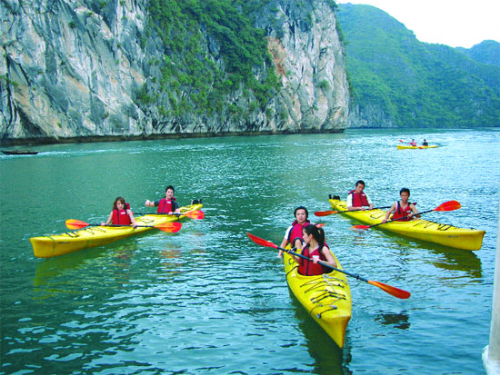 khu-vui-choi-cam-giac-manh-dau-tien-tren-vinh-ha-long-ivivu-1