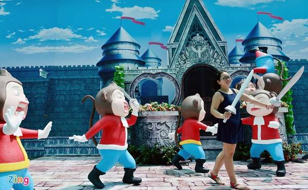 Cảnh Ba người lính ngự lâm tại khu vui chơi Monkylywood