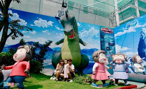 Hoạt cảnh khủng long tại Monkylywood Sài Gòn