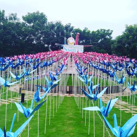 Set kèo check-in ngay khu vườn hạc giấy ở Crescent Mall siêu lung linh 