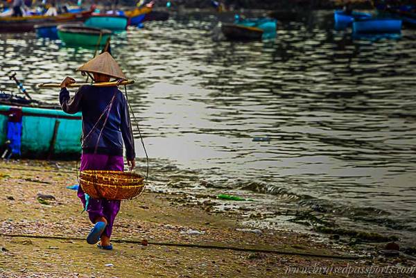 Hàng ngày, khu chợ đông đúc và nhộn nhịp trong khoảng từ 6h sáng đến 10h.