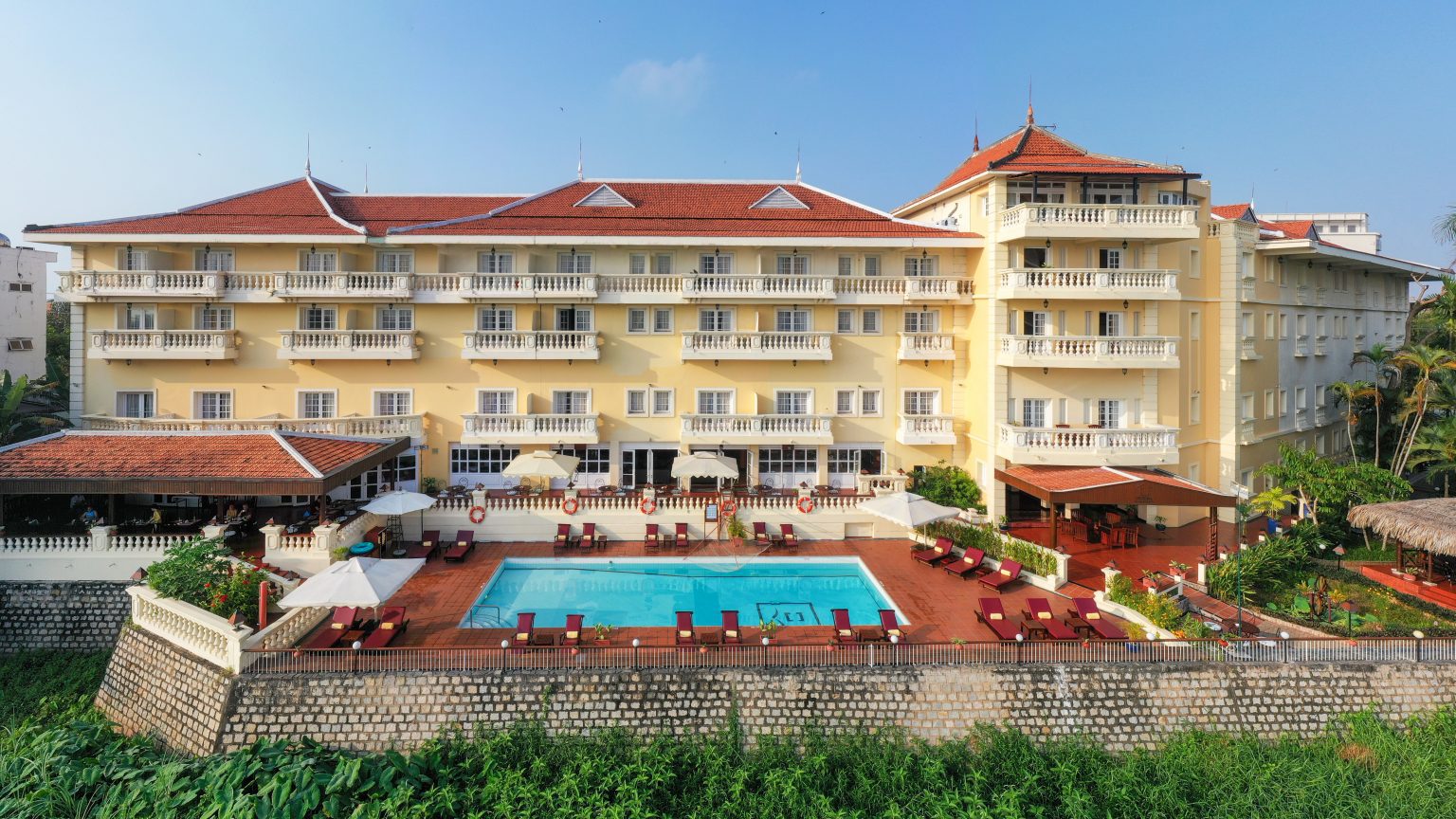Victoria Châu Đốc nép mình bên sông Hậu