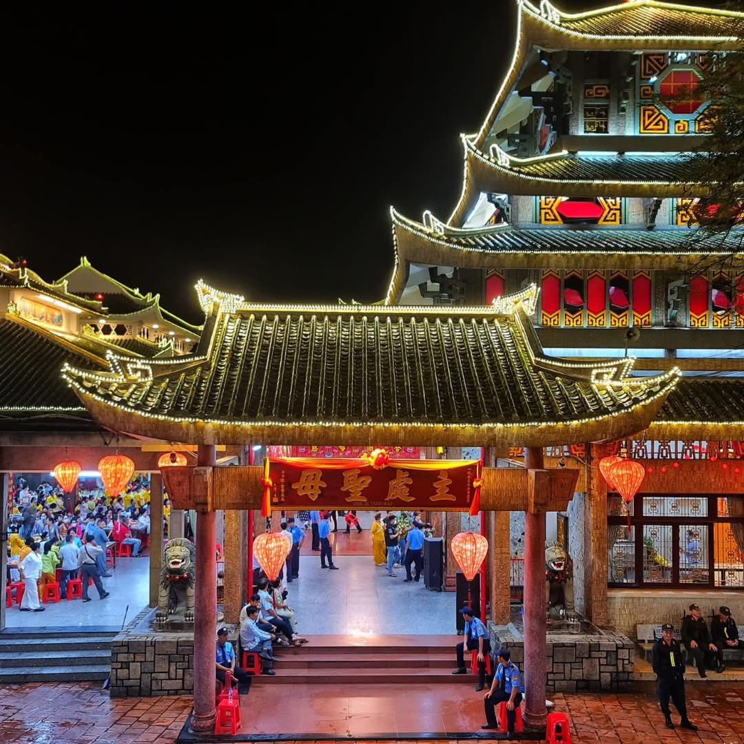 Xe đưa đón viếng Bà Victoria Châu Đốc