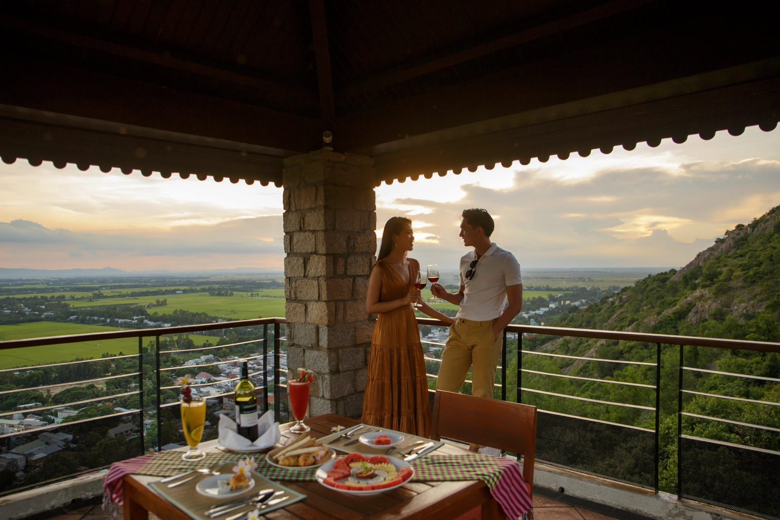 Nhà hàng Lá Giang Victoria Núi Sam Lodge