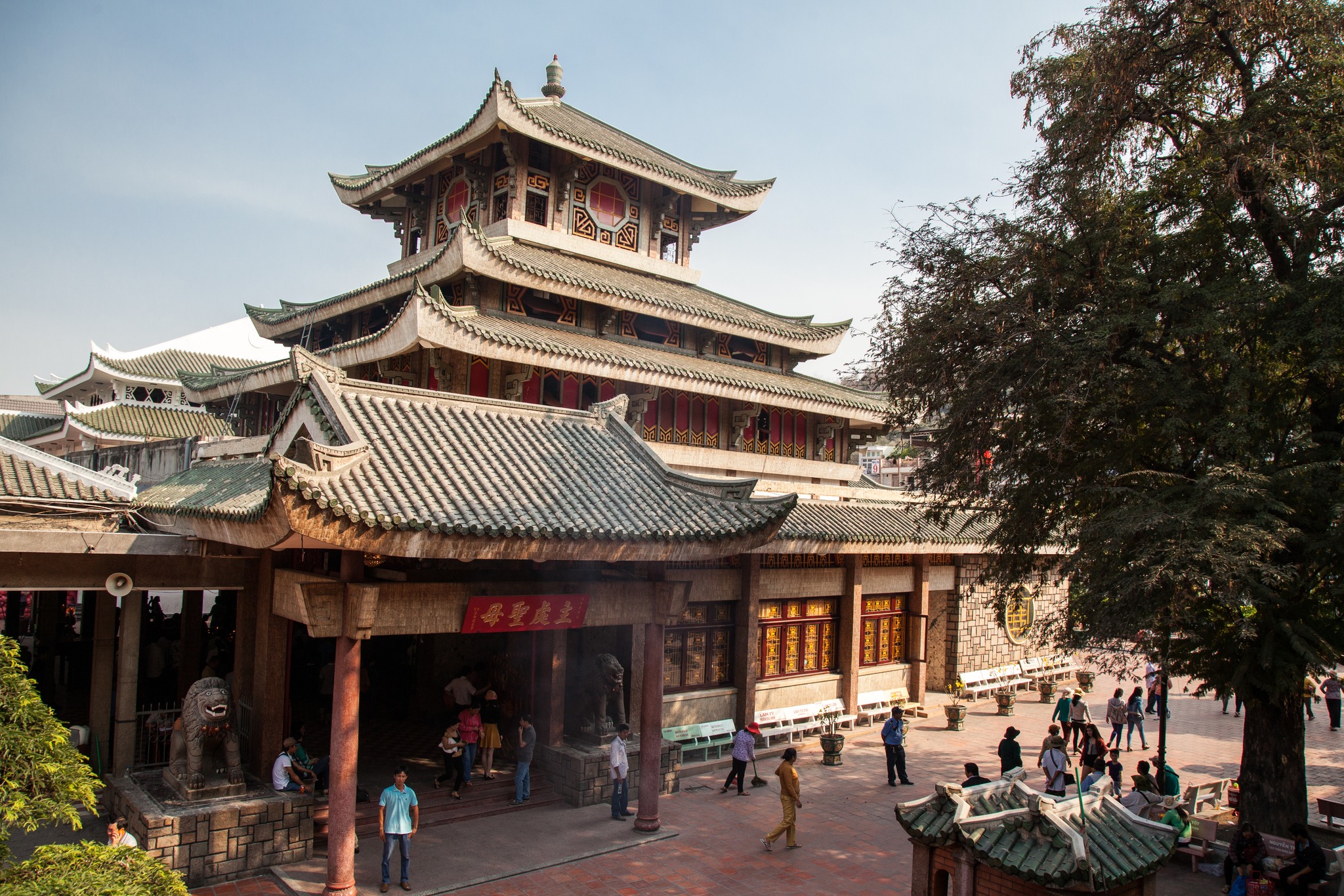 Xe đưa đón Victoria Núi Sam Lodge