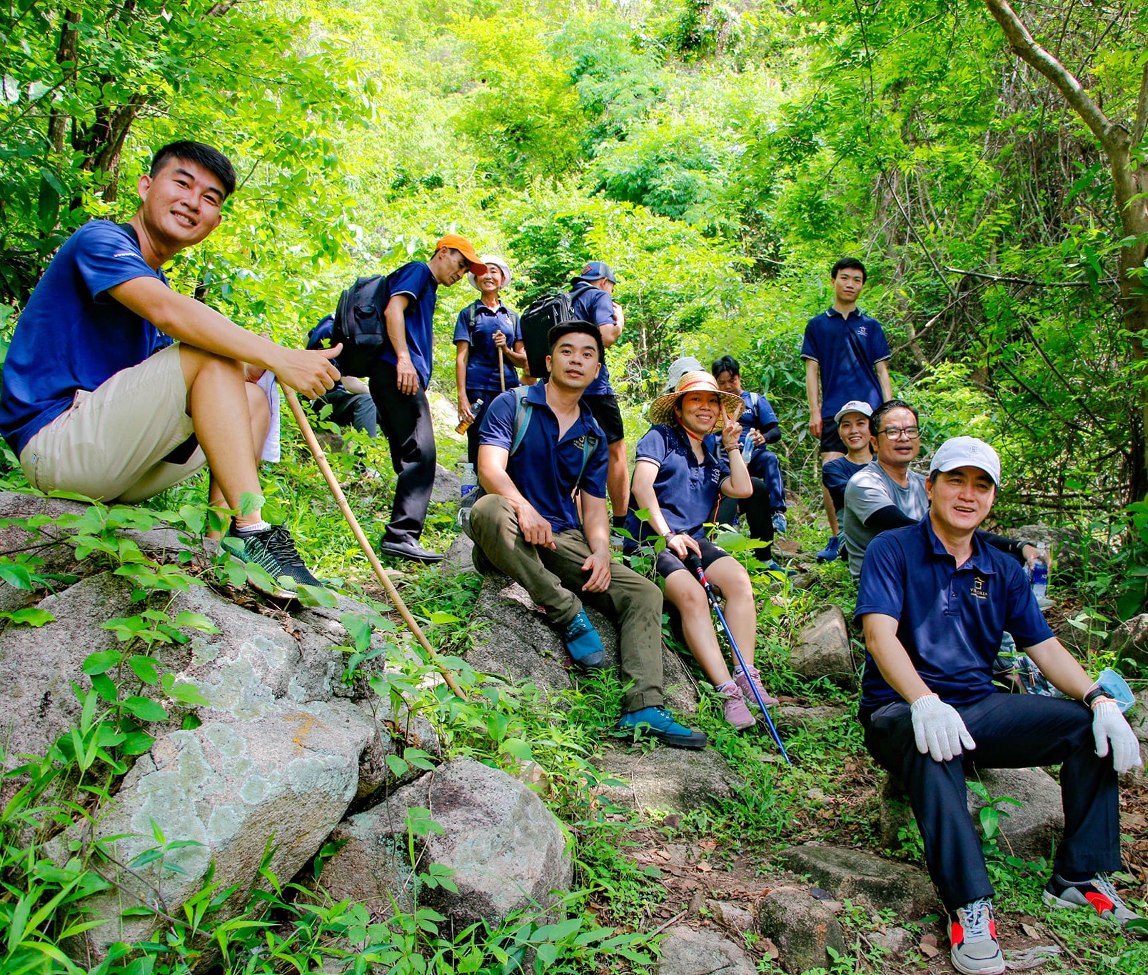 Tour trekking núi Sam