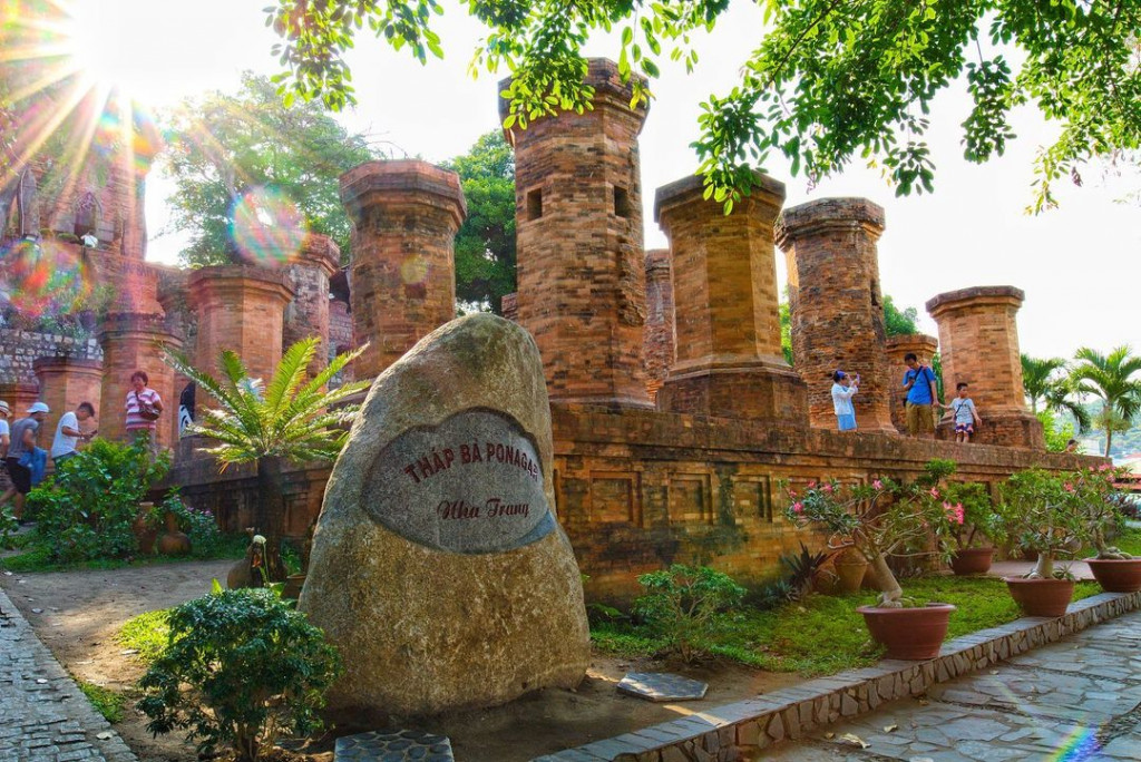 Tháp Bà Ponagar biểu tượng kiến trúc Nha Trang