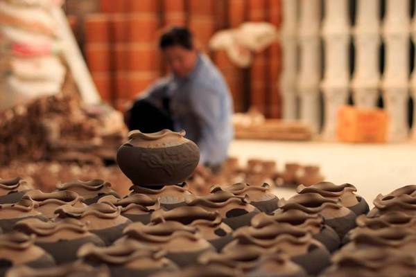 Đa dạng sản phẩm gốm sứ gia dụng hữu ích tại làng cổ Kim Lan