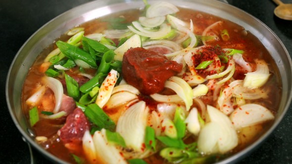Kimchi-jjigae món ăn cay Hàn Quốc