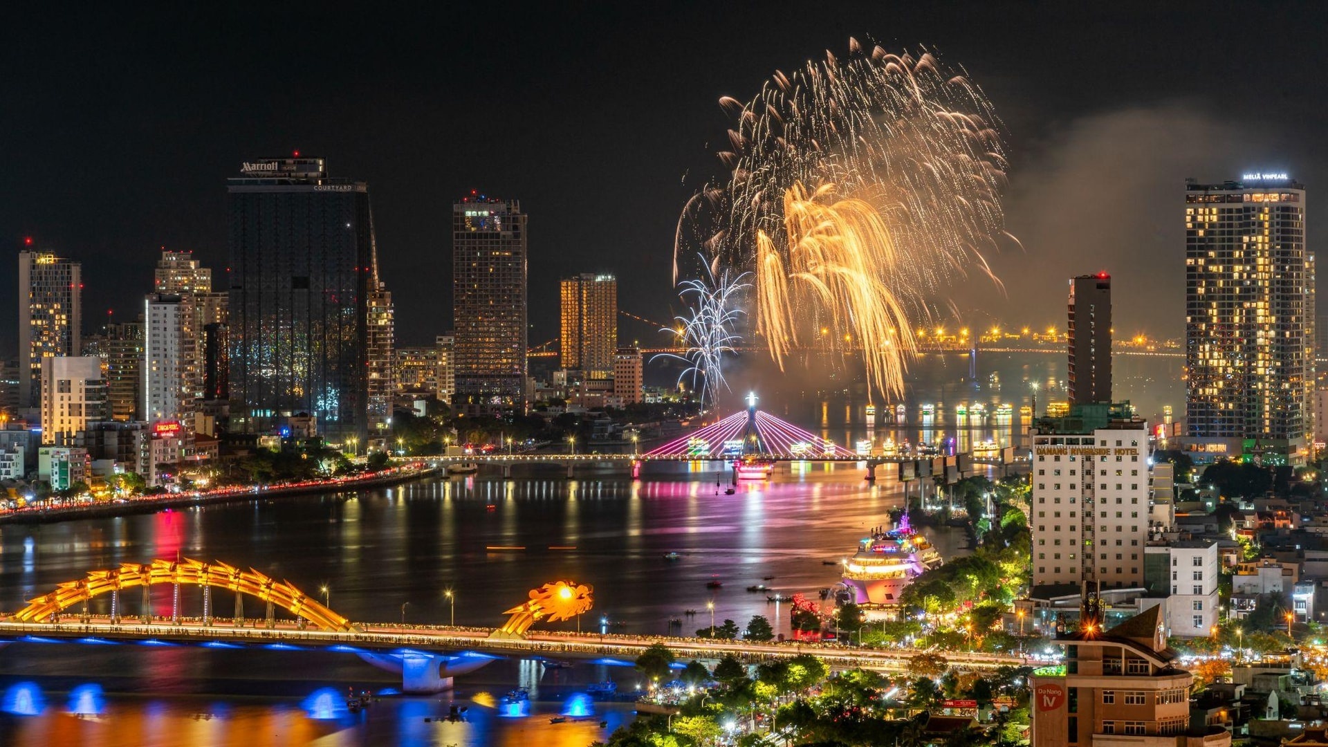 Thành phố Đà Nẵng lung linh trong đêm pháo hoa Đà Nẵng