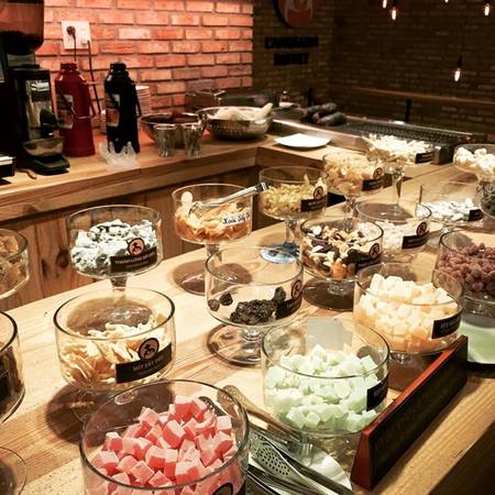 Buffet hoa quả sấy dẻo, trà, kem chỉ với 39.000 đồng.