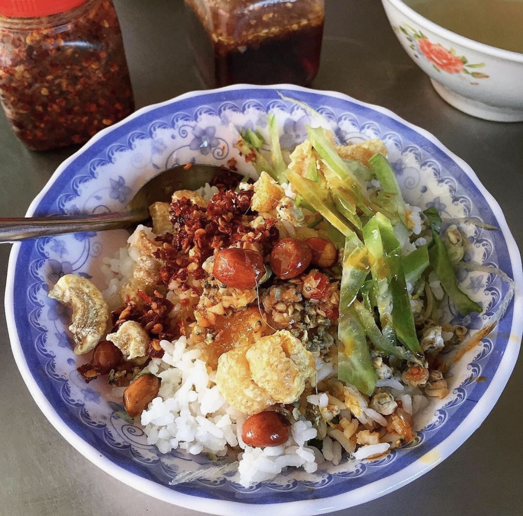 Món ăn vặt đặc sắc khi đi du lịch Huế tự túc