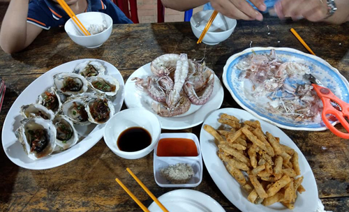 Bữa hải sản trên đảo Quan Lạn