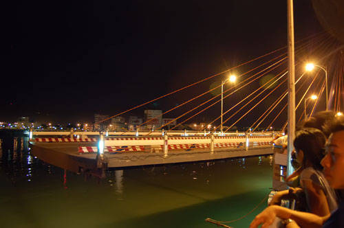 Cầu sông Hàn quay xem pháo hoa Đà Nẵng