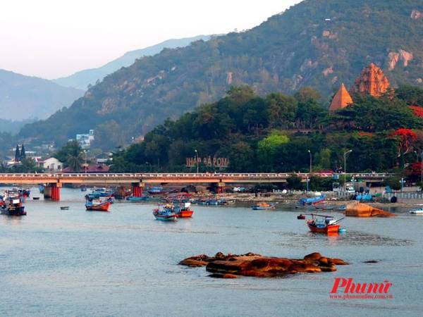 Khám phá Tháp Bà khi ngắm bình minh Nha Trang