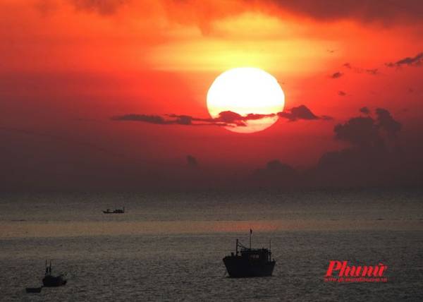 Ánh dương rạng ngời trên vịnh Nha Trang