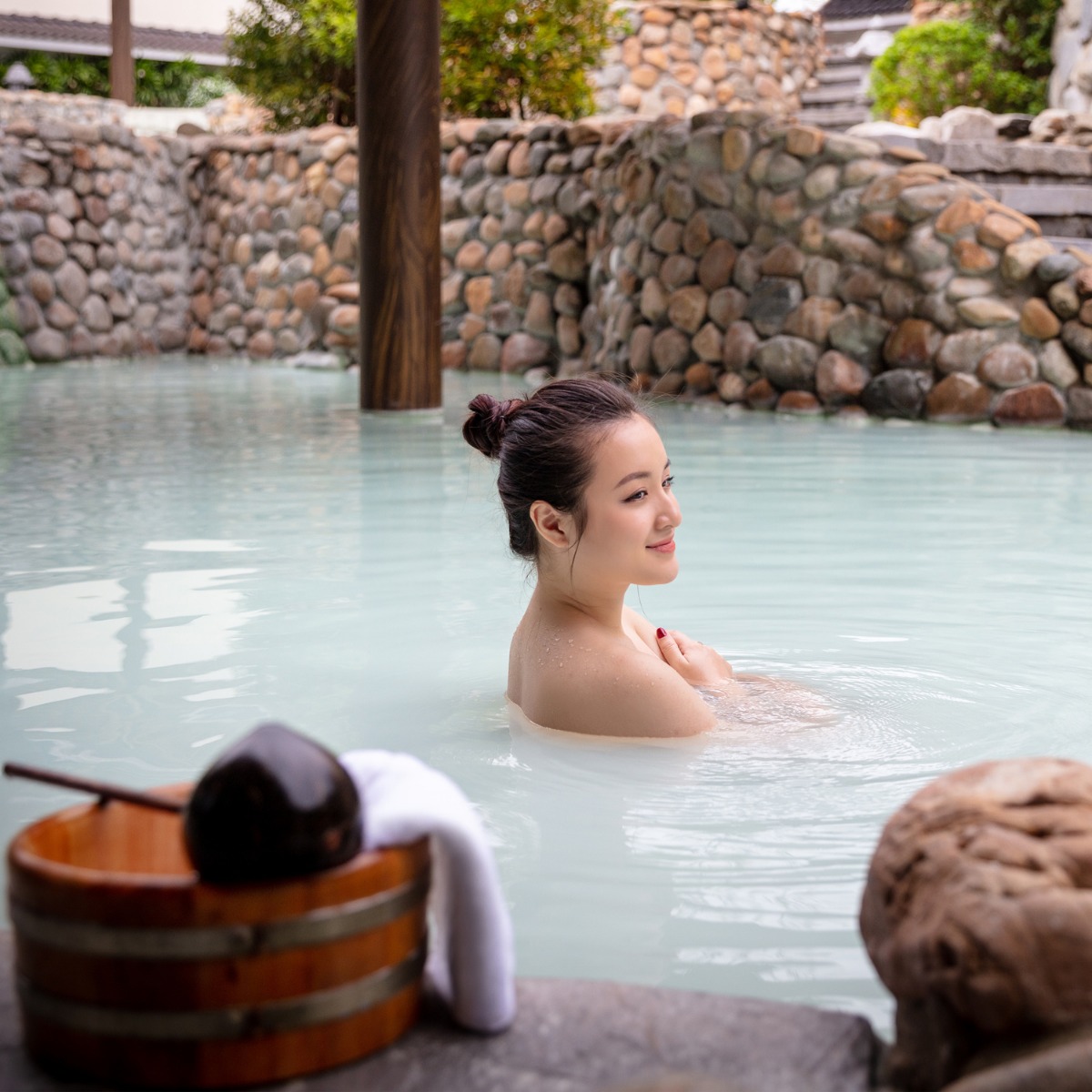 Bể tắm Onsen ngoài trời hòa mình vào thiên nhiên tại KOBI Onsen Huế
