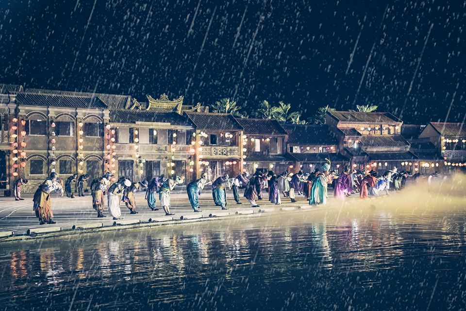 Sân khấu ngoài trời cực đẹp của show Ký ức Hội An
