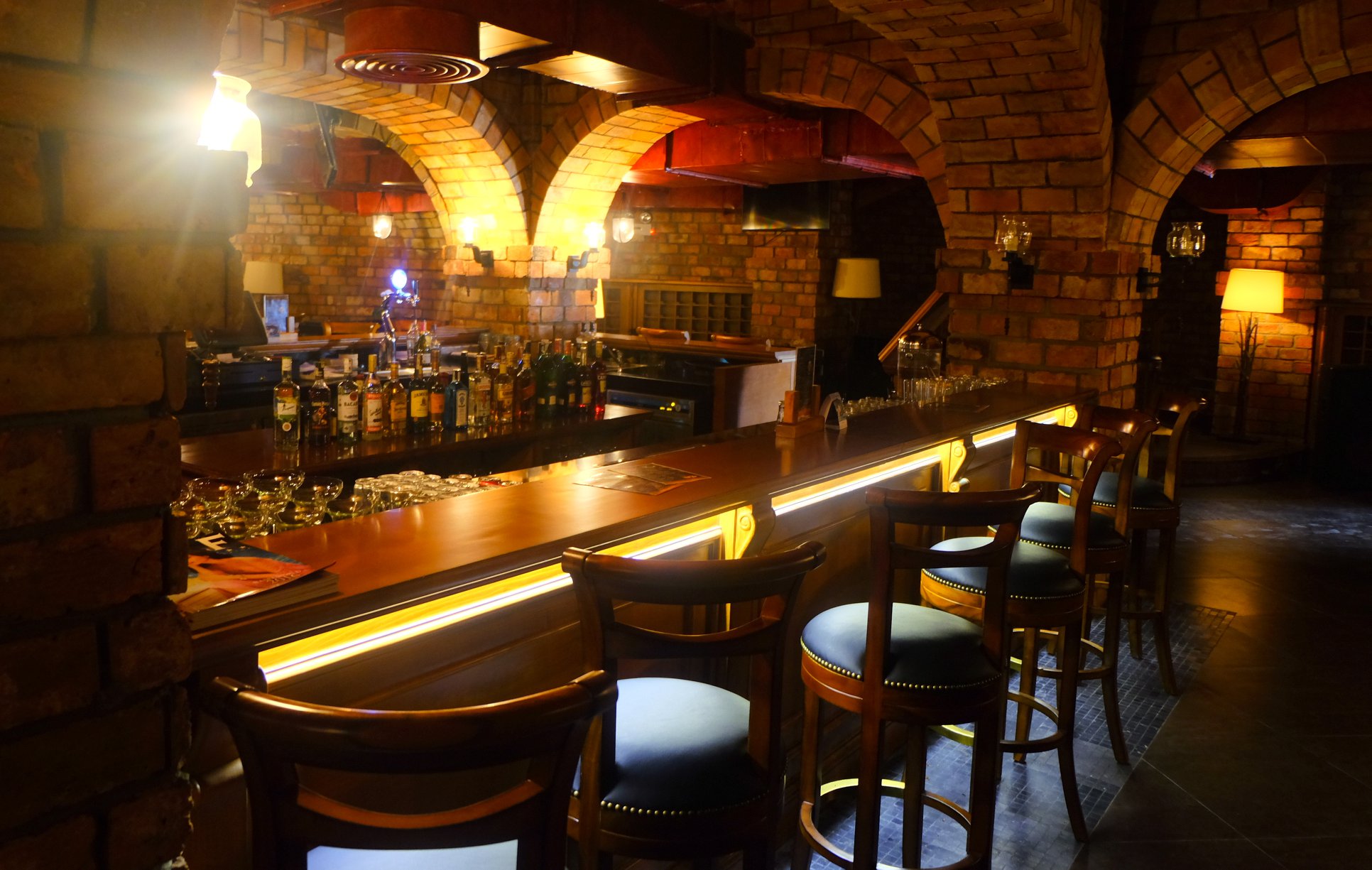La -Taverne -Bar-ivivu-2