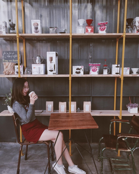 Là Việt khá nổi tiếng trong giới trẻ Đà Lạt, thường xuyên là nơi tụ tập của khách du lịch cả trong và ngoài nước. Ảnh:  heebb 