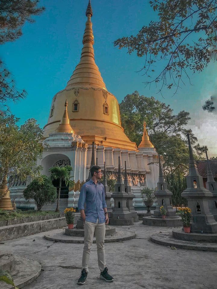 Tượng Phật đứng uy nghiêm tại chùa Thiền Lâm Tượng Phật đứng uy nghiêm tại chùa Thiền Lâm