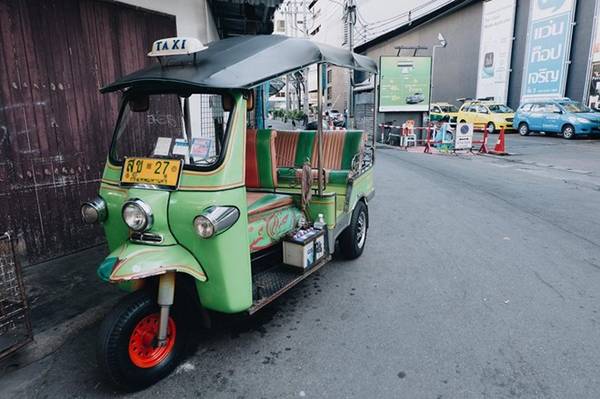 Sự gần gũi, thân thiện của nền văn hóa Thái Lan nói chung và con người Thái Lan nói riêng đã trở thành một trong những yếu tố thu hút du khách đến với đất nước chùa vàng.