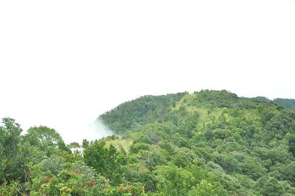 Hải Vọng Đài trên đỉnh Bạch Mã
