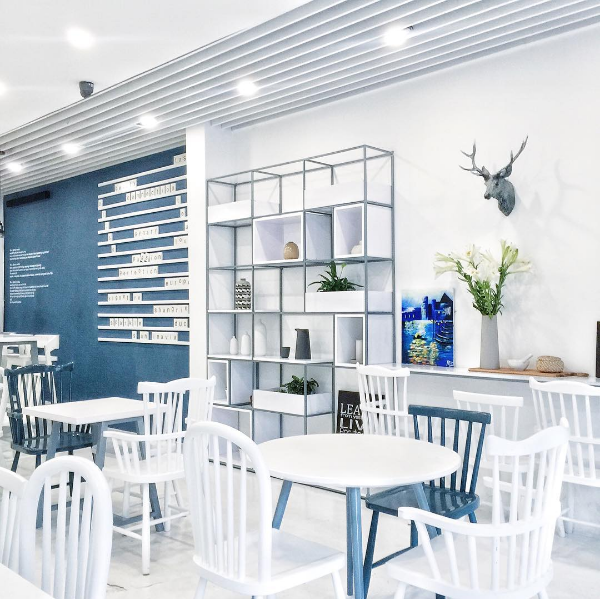 Sự kết hợp tinh tế giữa 2 màu xanh - trắng khiến Synary trông rất bắt mắt (Ảnh: @ammi.tran).