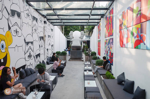 Bàn ghế và chi tiết nội thất The Museum Cafe Sài Gòn